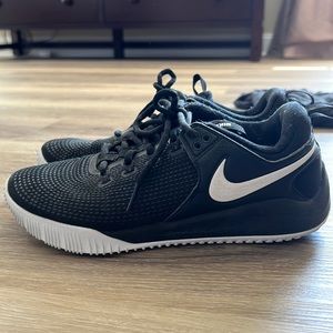 Womens Nike volleyball shoes size 8. Good condition